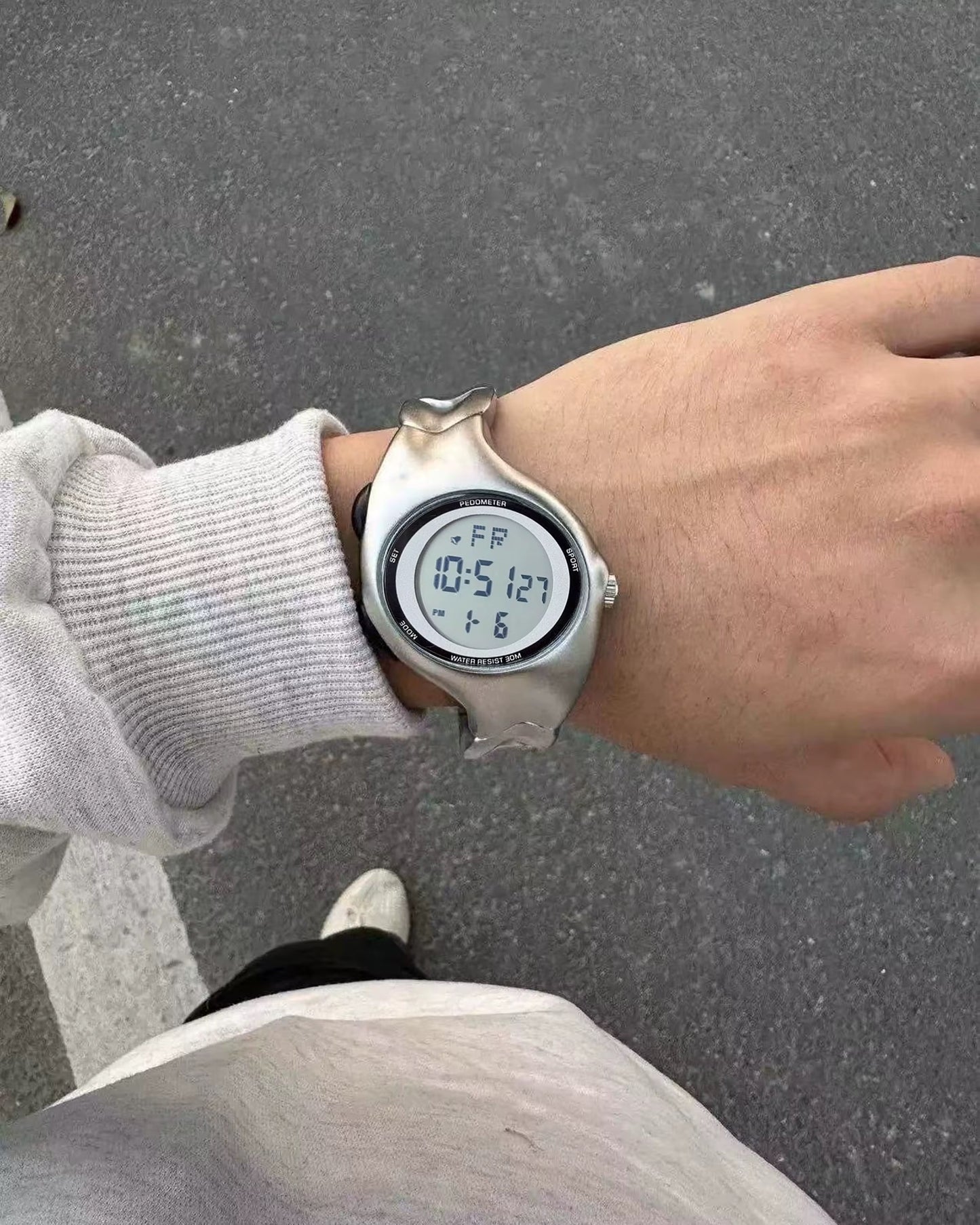 Montre Électronique Tendance – Écran LED Clair & Léger
