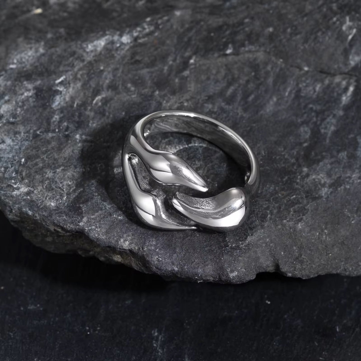 Bague Venom - Esthétique Froide