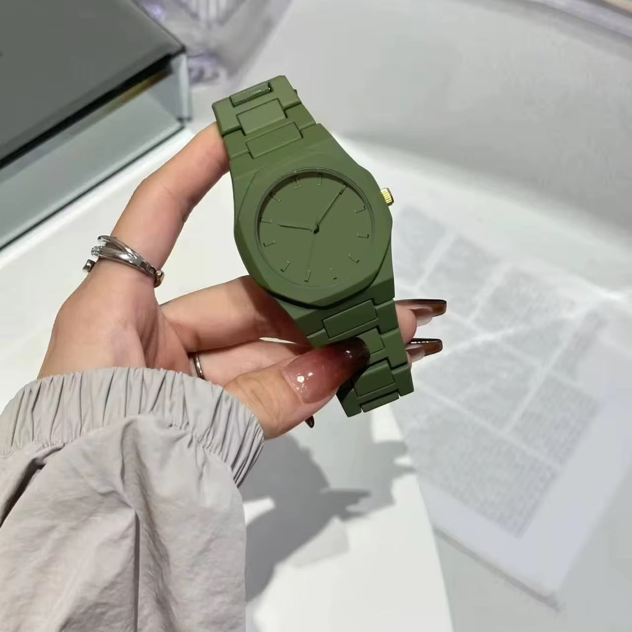 Silent Time - The Minimalist