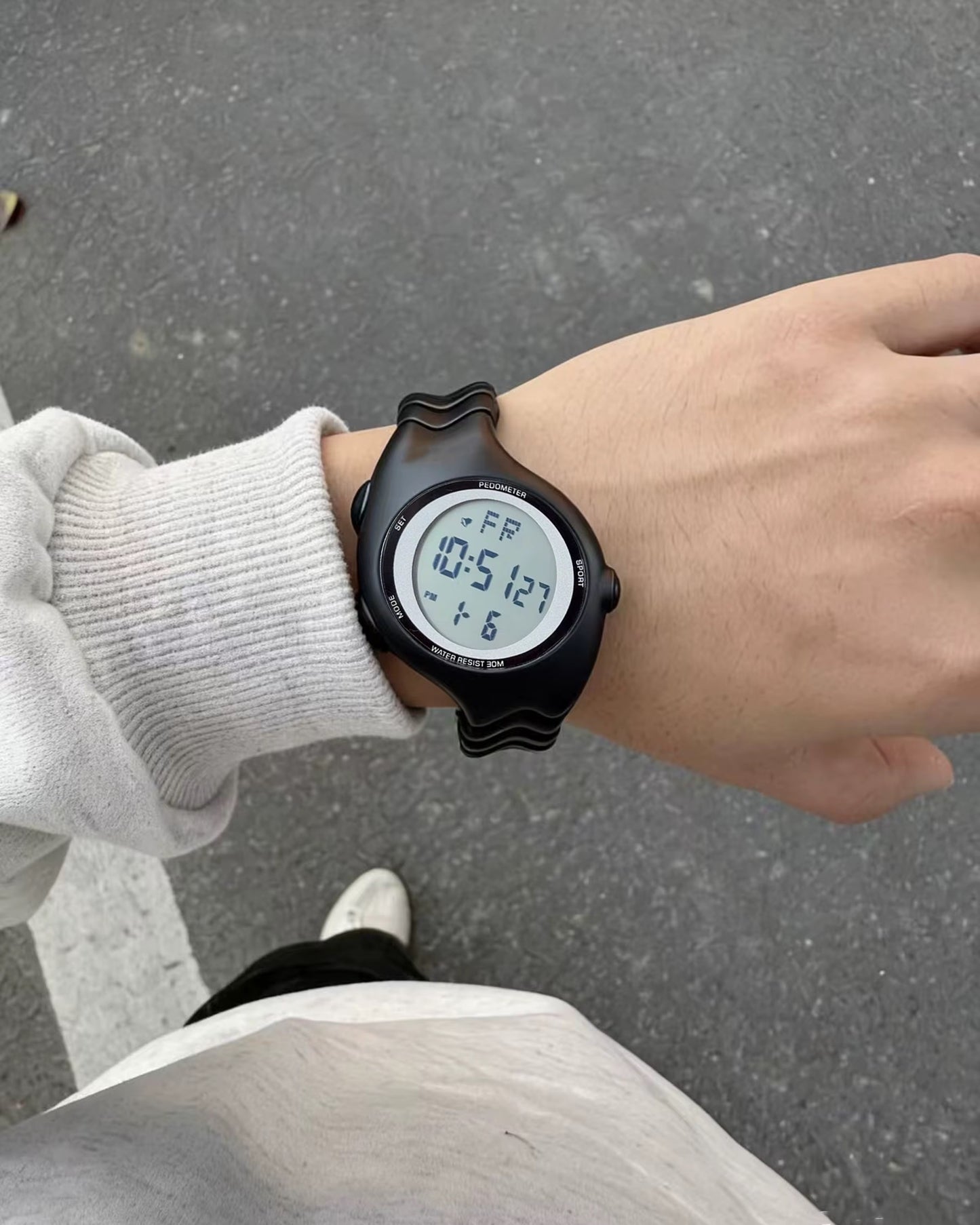 Montre Électronique Tendance – Écran LED Clair & Léger