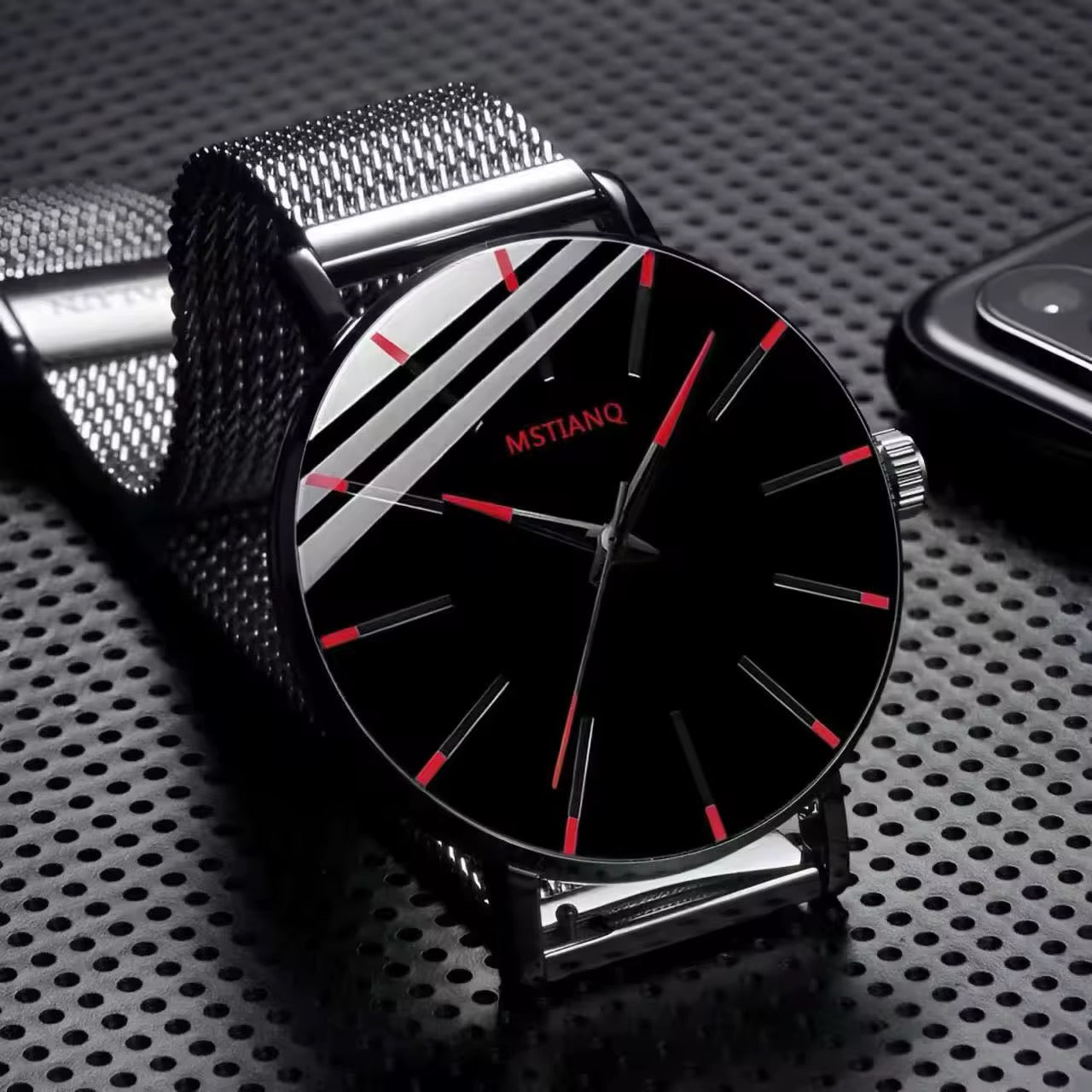 MSTIANQ - Elégance Minimaliste & Bracelet Métallique